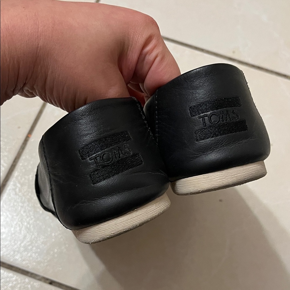 Toms Women's Black Leather Slip-On Loafers - Picture 3 of 8